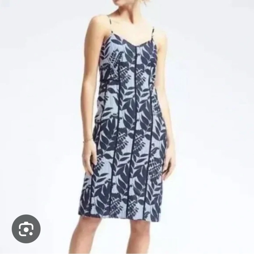 Banana Republic Navy and White Leaf-Print Backless Slip Dress - Picture 2 of 7